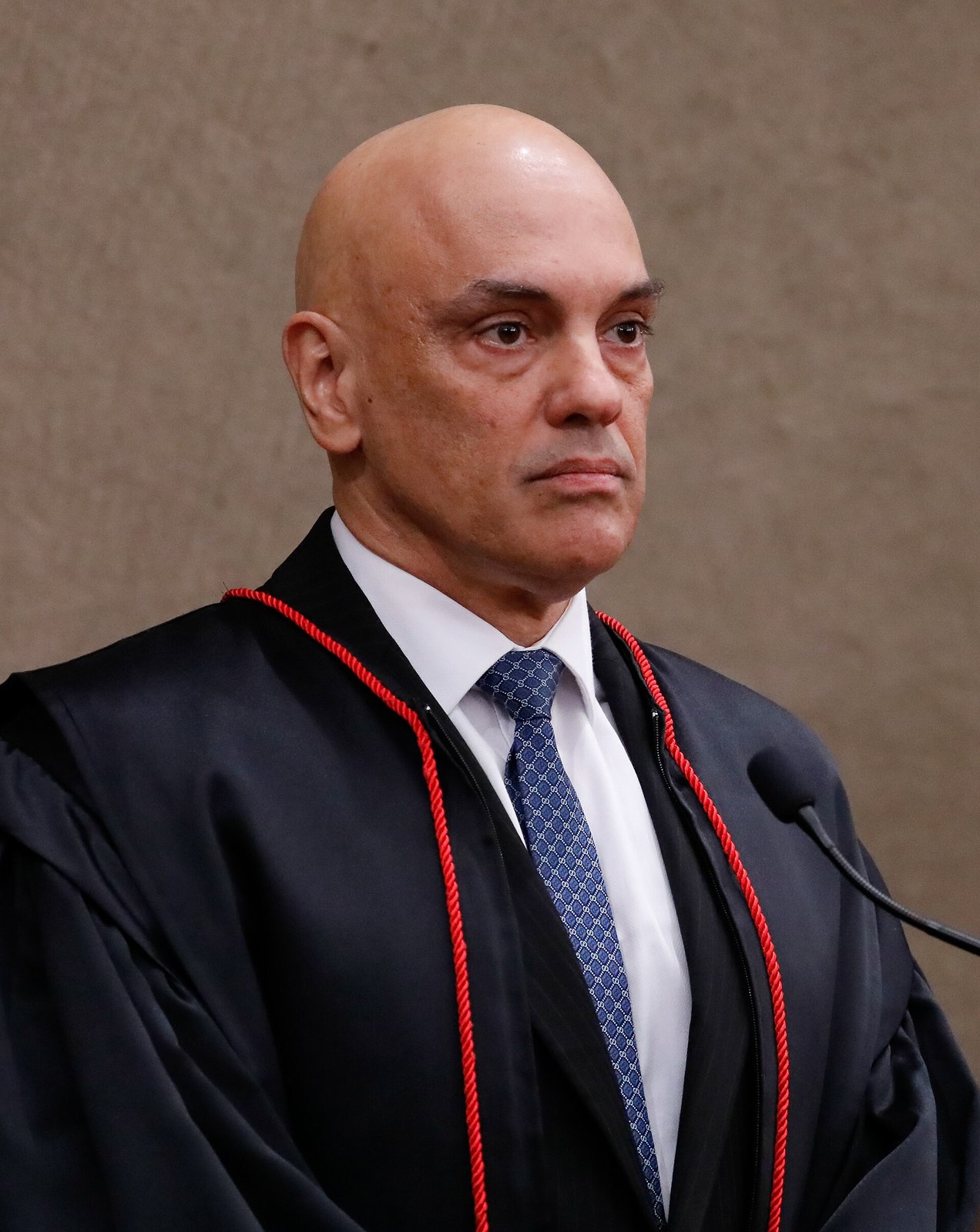 Alexandre de Moraes in judicial robes at the ceremony installing him as president of the Superior Electoral Court