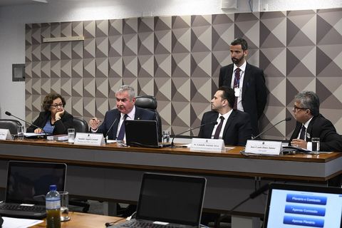 Hearing of the CPMI das Fake News in the Federal Senate, 19 February 2020, with the co-owner of the marketing company Yacows and his lawyer at the witness table