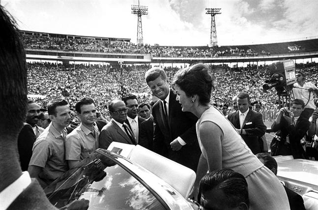 Kennedy with brigade leaders at the same Orange Bowl ceremony, 29 December 1962. Manuel Artime, José Pérez San Román, and Erneido Oliva are among the men at the car.