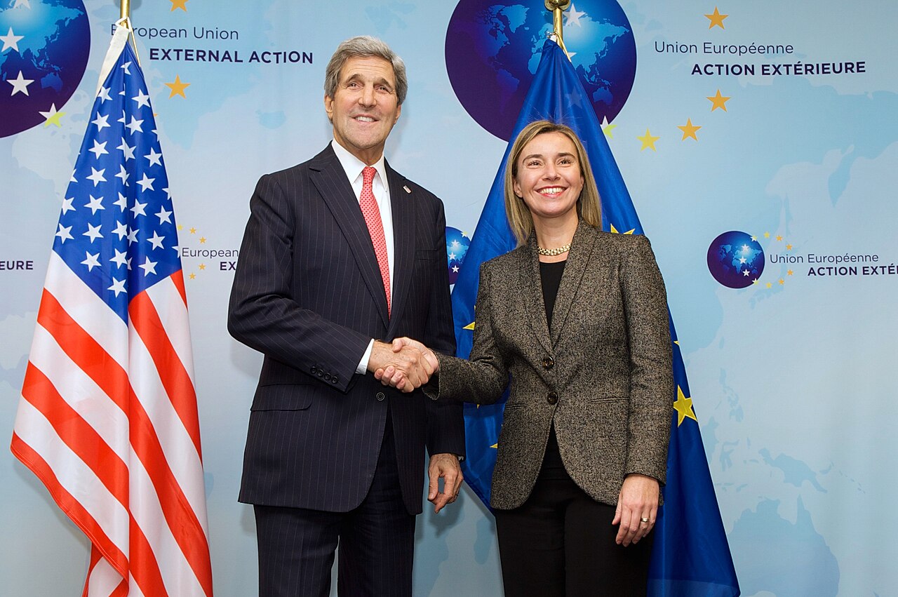 US Secretary of State John Kerry and EU High Representative Federica Mogherini at the headquarters of the European External Action Service in Brussels, 3 December 2014