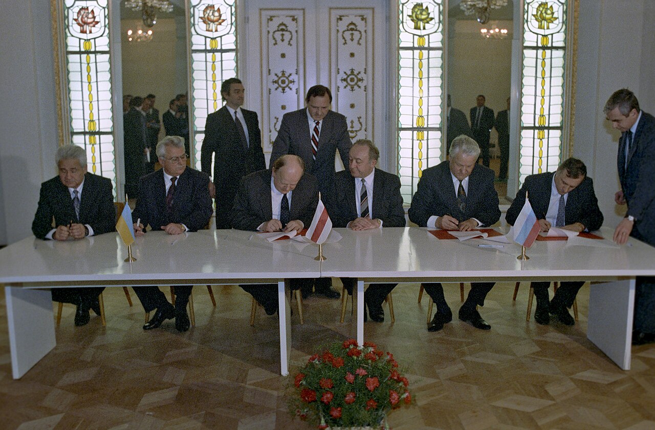 Signing of the Belavezha Accords, 8 December 1991