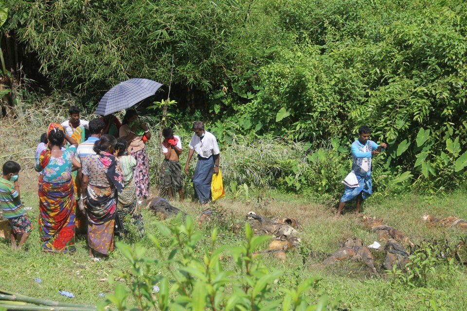 Hindu villagers at the Kha Maung Seik mass grave, 27 September 2017