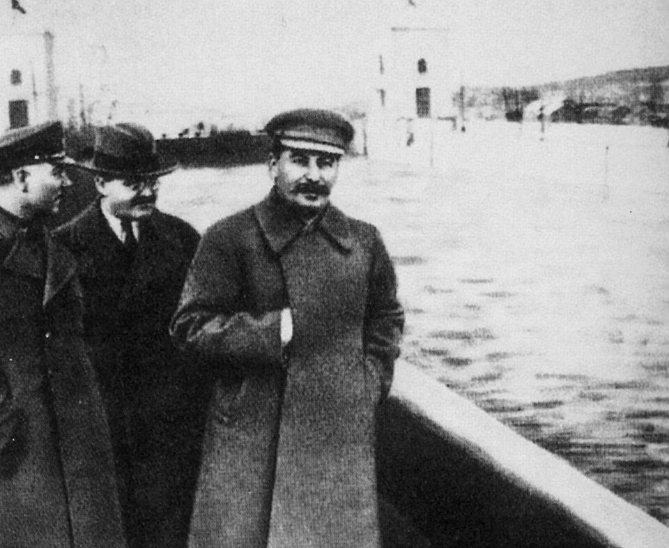 The same 1937 photograph with Yezhov removed and the canal water extended into his place