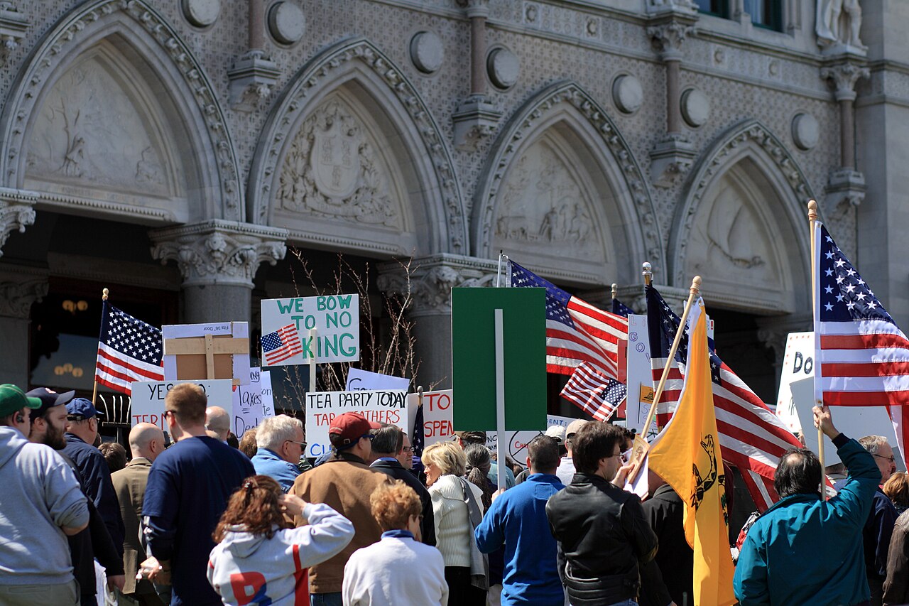 Tea Party rally outside the Connecticut State Capitol: U.S. flags, a yellow Gadsden flag and signs including "We bow to no king" and "Tea Party today"