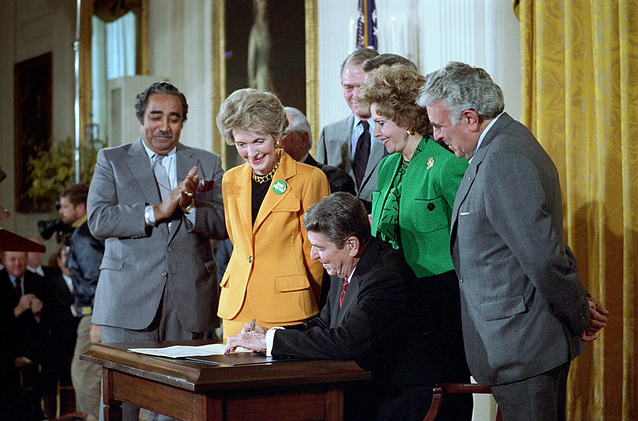 Reagan signs the Anti-Drug Abuse Act of 1986