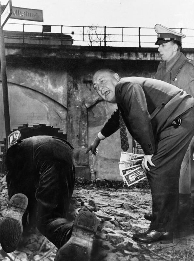 "Der Schutzpatron der Westberliner Spionageorganisation Lemmer": ADN photomontage