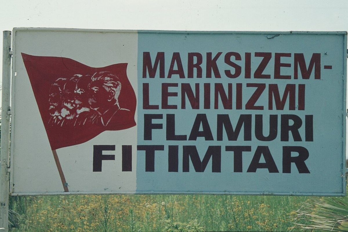 "Marksizem-Leninizmi flamuri fitimtar": roadside board with Marx, Engels, Lenin and Stalin, 1978
