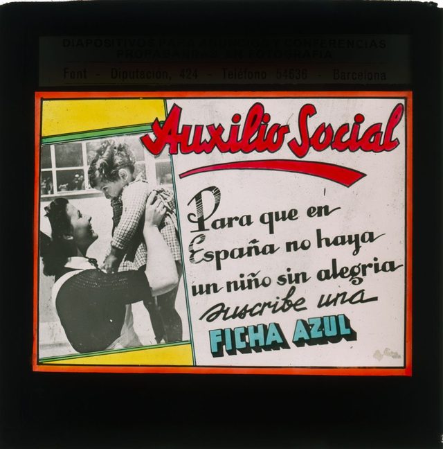 Auxilio Social: Para que en España no haya un niño sin alegría, suscribe una ficha azul (cinema slide)