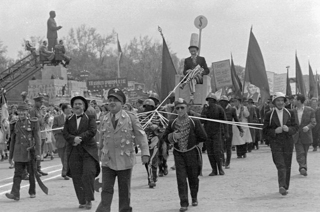 May Day parade satire: dollar-throne figure and 'US'-helmeted puppets, Budapest