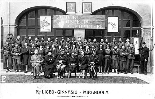 "Credere Obbedire Combattere": a school group photograph, Mirandola, 1938