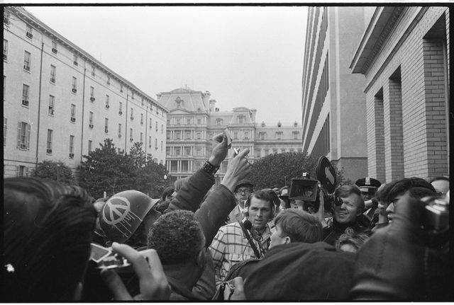 Anti-draft demonstration at Selective Service headquarters (Washington, 19 March 1970)