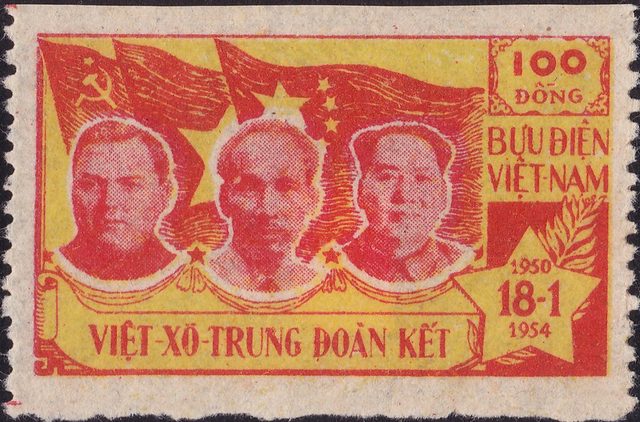 Việt-Xô-Trung đoàn kết (Democratic Republic of Vietnam 100-dong stamp, 1954)