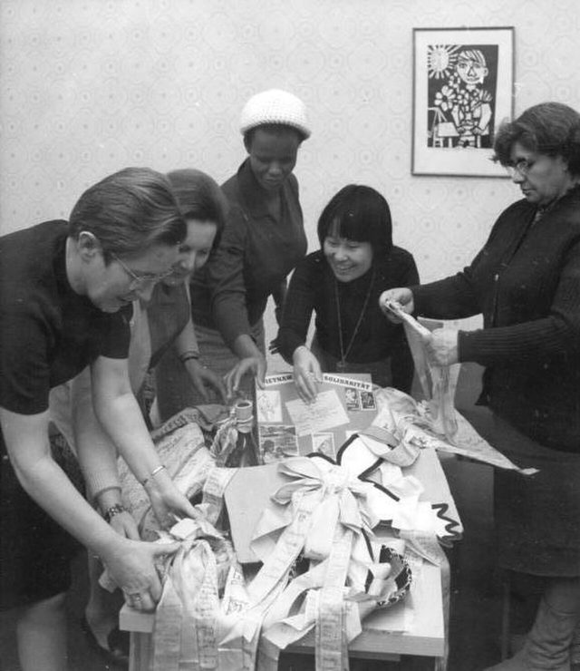 Signed donation ribbons "Vietnam Solidarität" handed to the IDFF secretariat, East Berlin
