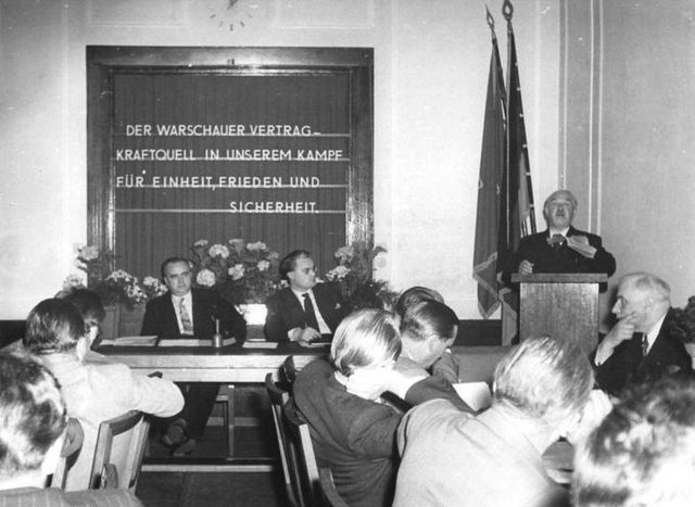 "Der Warschauer Vertrag, Kraftquell in unserem Kampf für Einheit, Frieden und Sicherheit": East CDU executive meeting, Berlin
