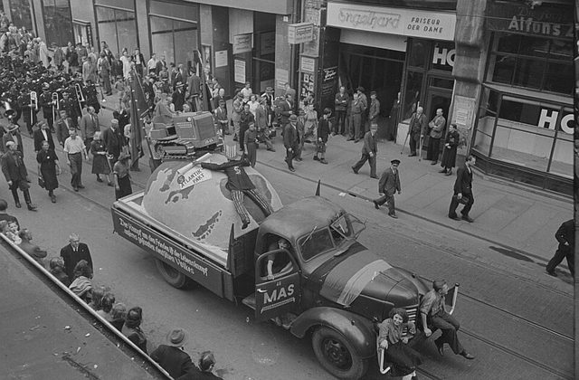 Atlantic Pact float in a peace demonstration, Leipzig