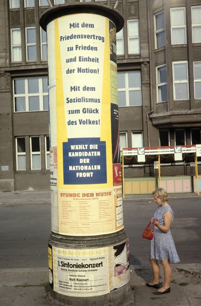 "Wählt die Kandidaten der Nationalen Front": election poster on an advertising pillar, East Berlin