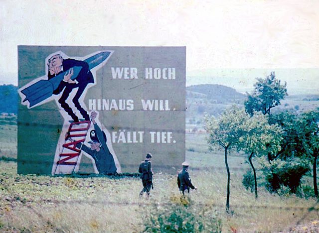 "Wer hoch hinaus will, fällt tief": GDR border billboard near Mackenrode