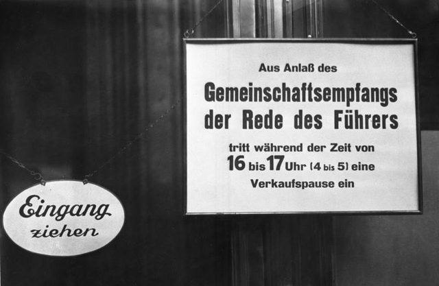 Gemeinschaftsempfang der Rede des Führers (communal listening to the Führer's speech): shop notice