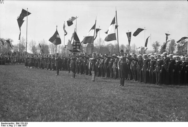 Hitlerjugend, Appell zur Maifeier (Worms)