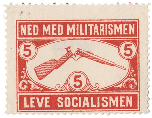 "Ned med militarismen - Leve socialismen" propaganda stamp (Norway, 1914)