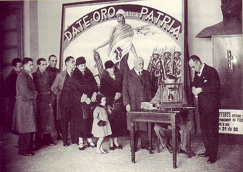 Oro alla Patria: handing in gold wedding rings in Milan, 1935