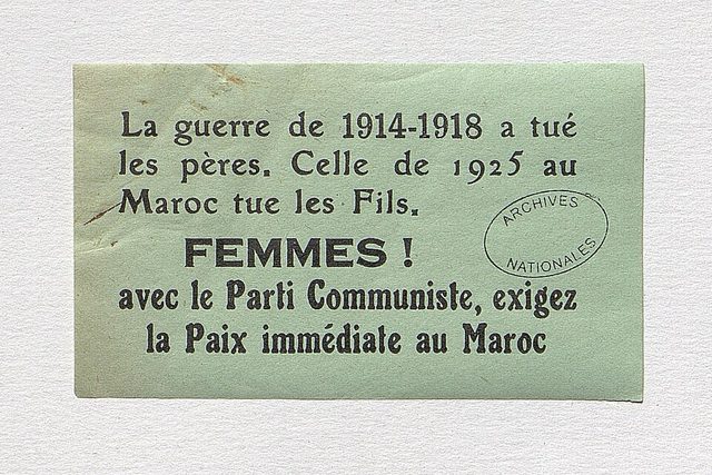 "Femmes ! ... exigez la paix immédiate au Maroc" (PCF sticker, Rif war, 1925)