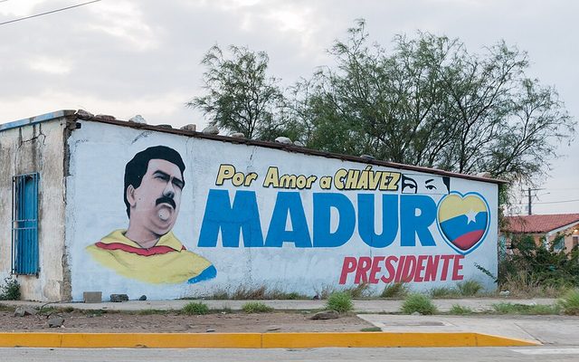 "Por amor a Chávez, Maduro presidente": campaign mural, Margarita Island, 2013