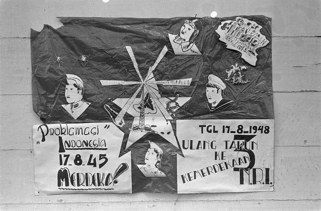 "Proklamasi" Indonesia 17-8-45 Merdeka! Ulang Tahun ke 3 Kemerdekaan (Proclamation, Indonesia, 17-8-45, Free! Third Anniversary of Independence), Republican poster photographed at Sidikalang