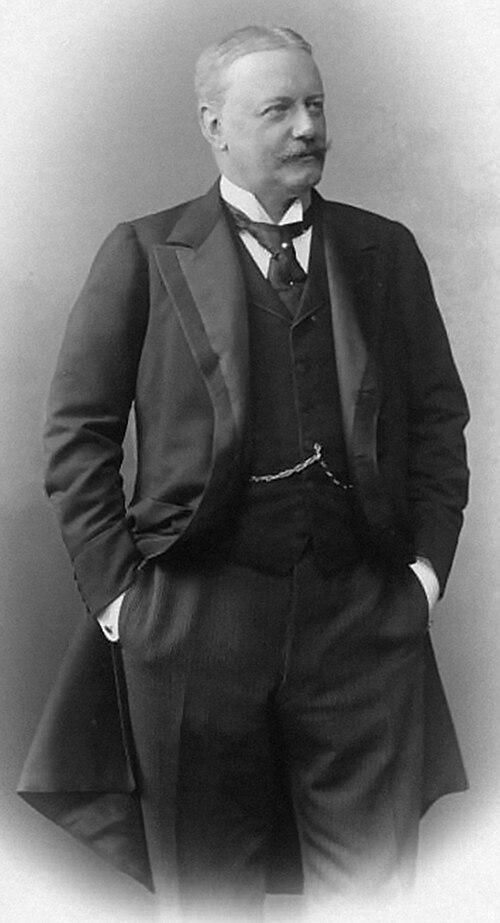 Bernhard von Bülow, full-length studio portrait of about 1895