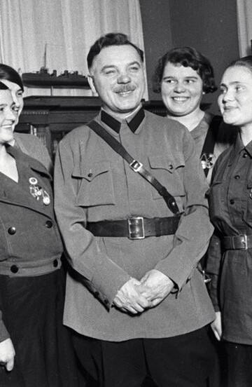 Kliment Voroshilov with women Komsomol members, 1 November 1935