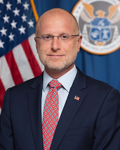 Brendan Carr, official FCC portrait, January 2025