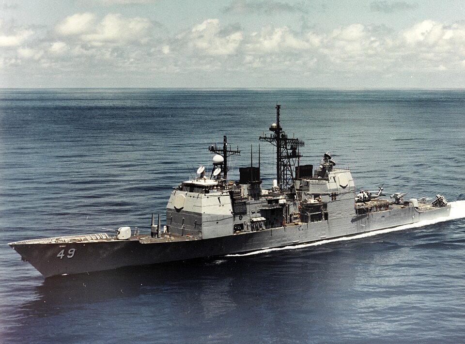 The guided-missile cruiser USS Vincennes (CG 49) at sea, June 1986
