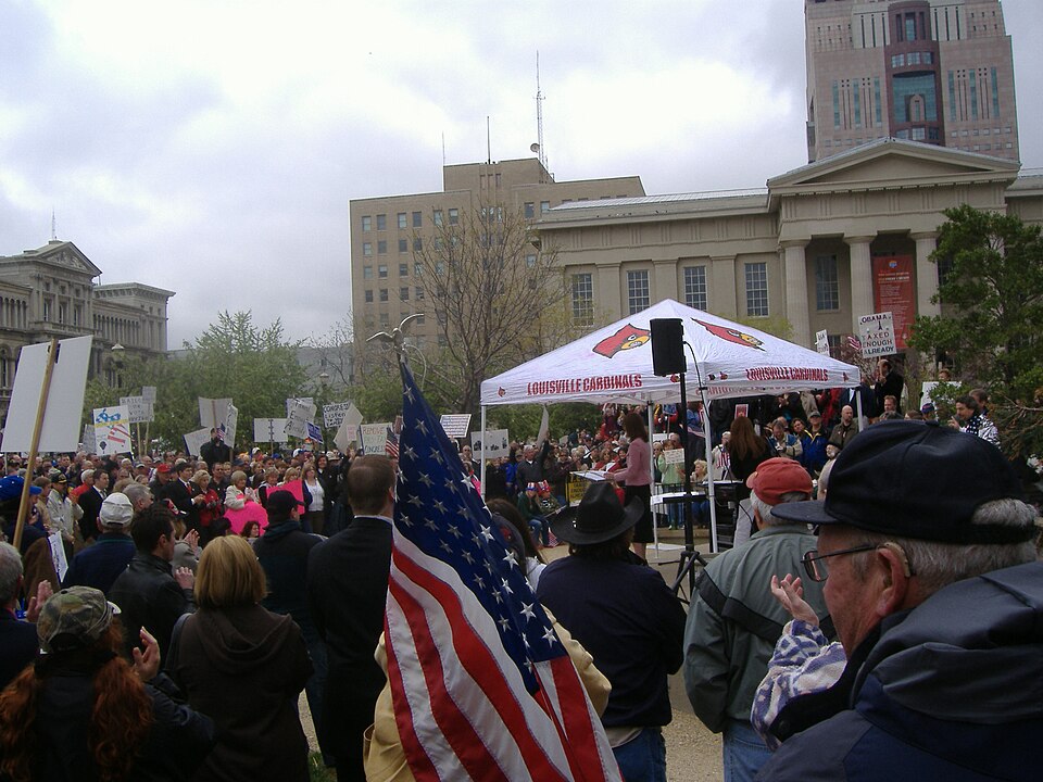 Crowd at a Tea Party rally in Louisville, Kentucky, 15 April 2009